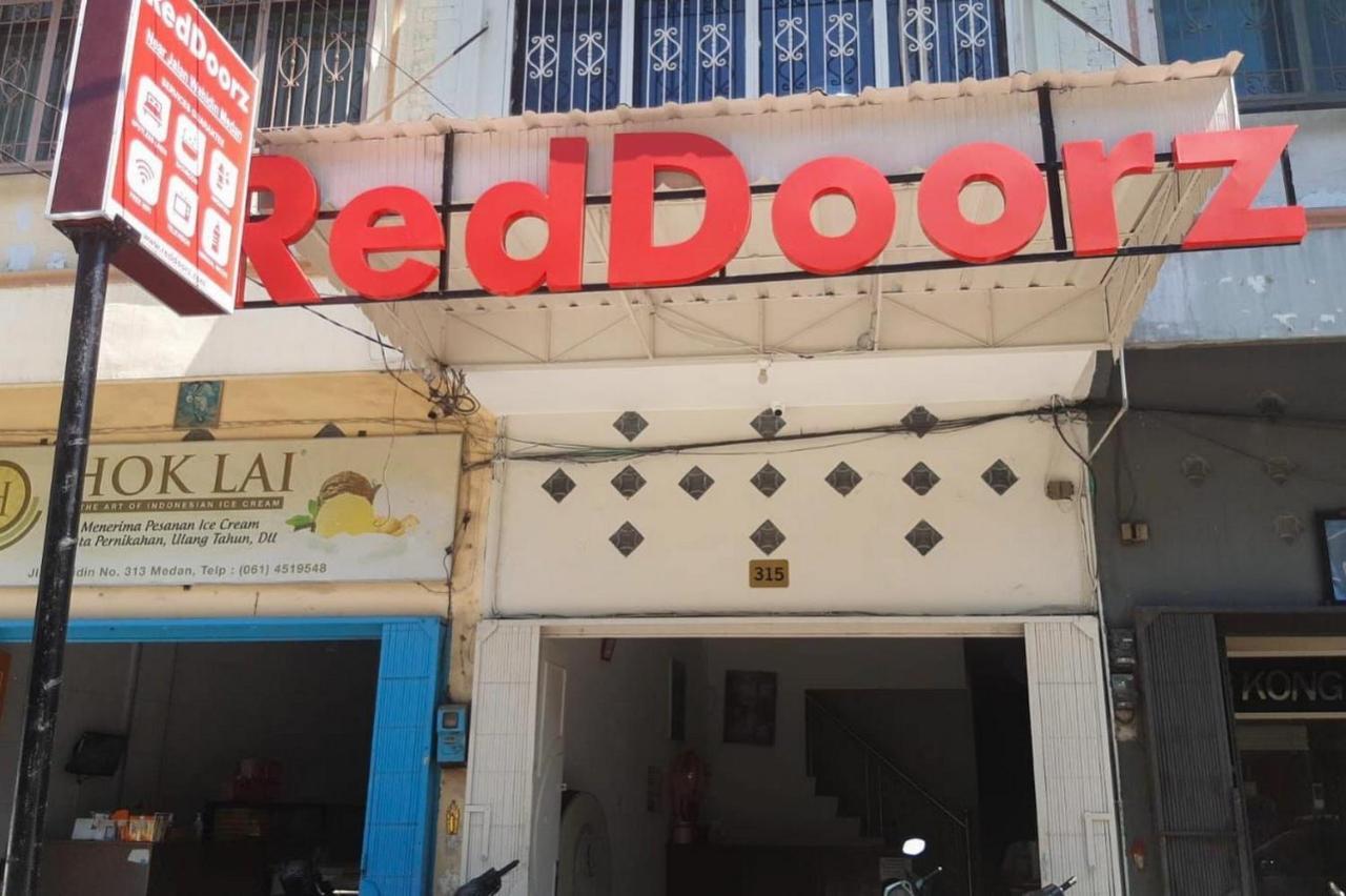 Reddoorz @ Jalan Wahidin Medan Hotel Kültér fotó